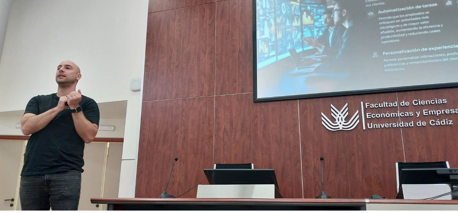 La Facultad de Ciencias Económicas y Empresariales acoge un seminario sobre Inteligencia Artificial aplicada a la estrategia empresarial