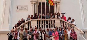 La Facultad de Ciencias Económicas y Empresariales recibe la visita de la promoción 1975/1978 de ...