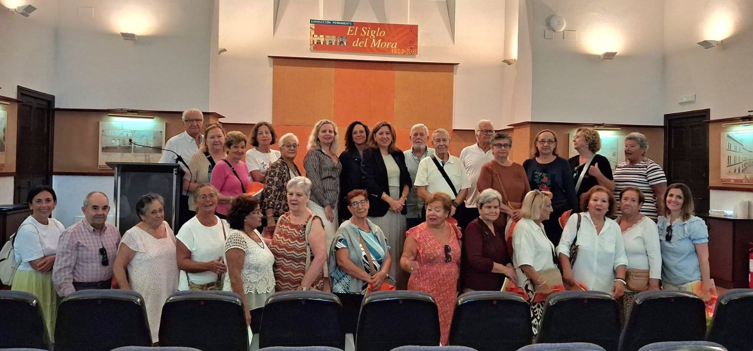 La Facultad de Ciencias Económicas y Empresariales recibe la visita del Centro de Participación Activa Cádiz La Caleta (20-10-2025)