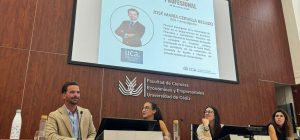 La Facultad de Ciencias Económicas y Empresariales celebró la jornada: “De las aulas al mun...